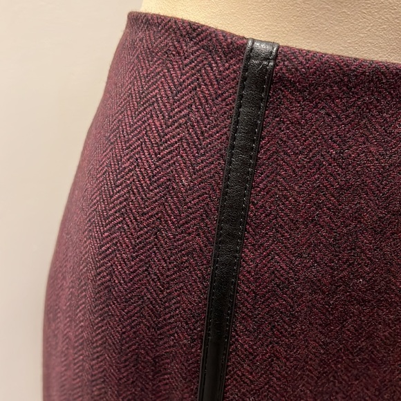 ANN TAYLOR LOFT HERRINGBONE SKIRT w/LEATHER STRIPES - Picture 4 of 10